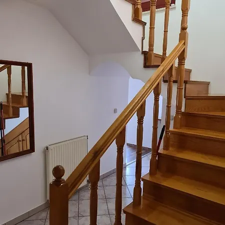 Helena Apartment *